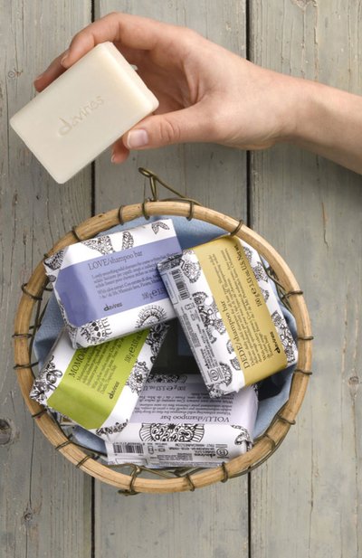 Твёрдый шампунь для разглаживания завитка love (100g) DAVINES бесцветного цвета по цене 3800 руб., арт. 75582, фото 3 Твёрдый шампунь для разглаживания завитка love (100g) DAVINES, арт. 75582, фото 3