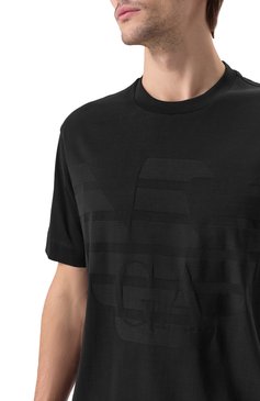 Мужская хлопковая футболка EMPORIO ARMANI черного цвета, арт. EM000943/AF10762 | Фото 5 (Материал внешний: Хлопок; Материал сплава: Проставлено; Драгоценные камни: Проставлено; Рукава: Короткие; Длина (для топов): Стандартные; Стили: Кэжуэл; Принт: Без принта; Кросс-КТ: Джерси; Мужское Кросс-КТ: Футболка-одежда)