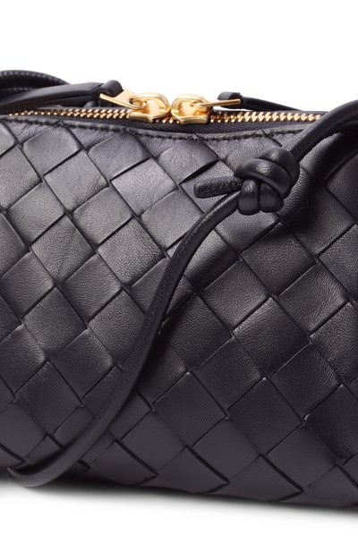 Сумка concert pouch BOTTEGA VENETA темно-синего цвета по цене 246500 руб., арт. 794258/VCPP1, фото 3 Сумка concert pouch BOTTEGA VENETA, арт. 794258/VCPP1, фото 3