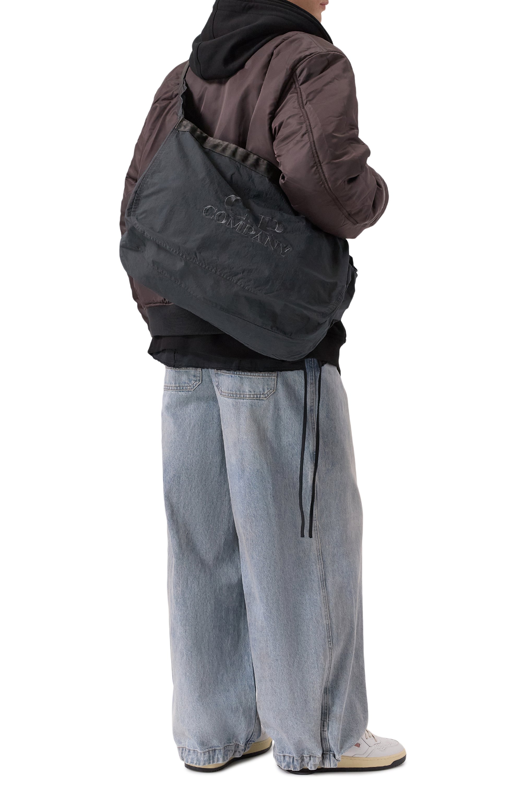 Сумка plain paper touch C.P. COMPANY темно-серого цвета по цене 30900 руб., арт. 19CMAC120A110188G, фото 7 Сумка plain paper touch C.P. COMPANY, арт. 19CMAC120A110188G, фото 7