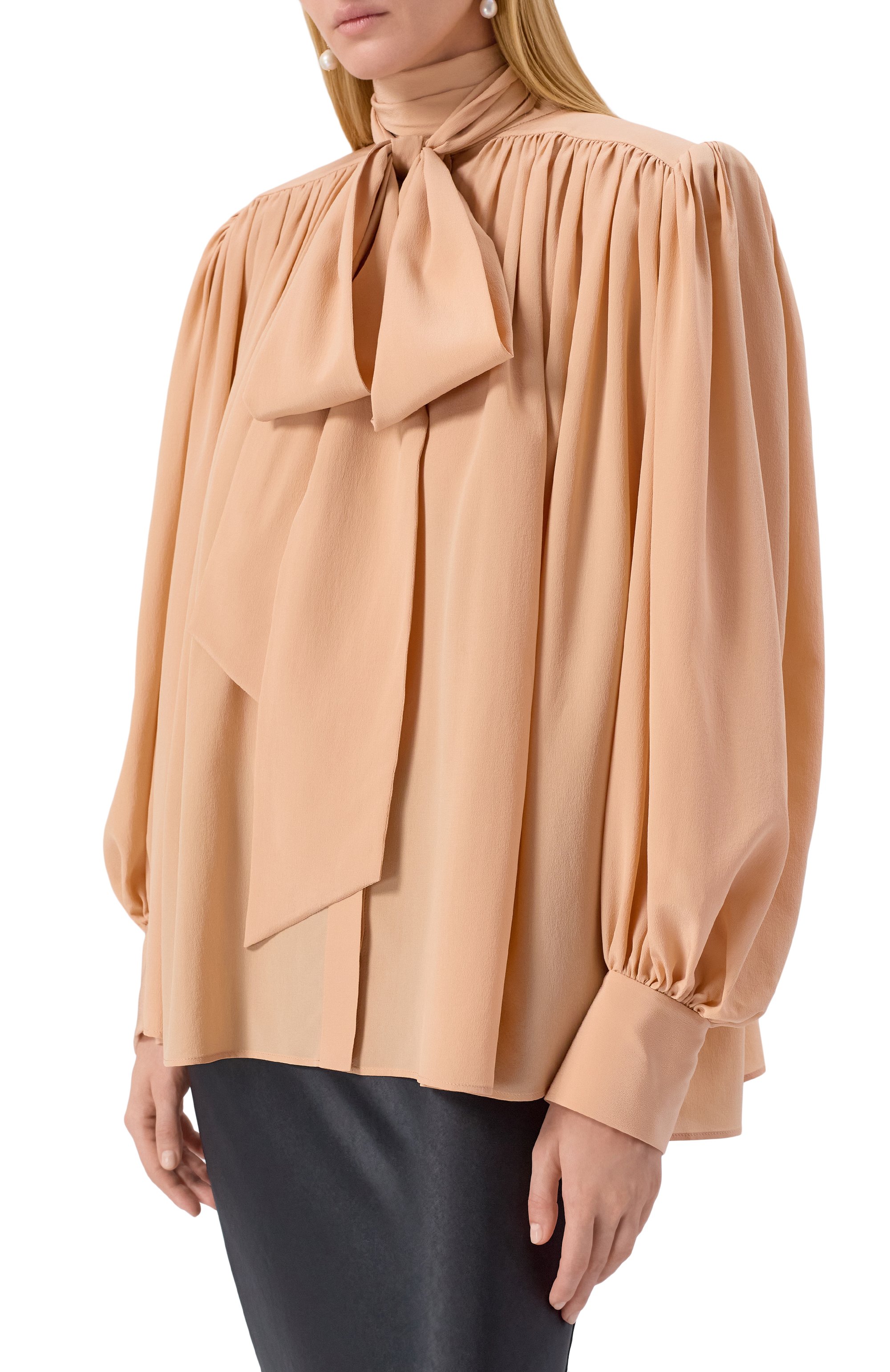Шелковая блузка CHLOÉ бежевого цвета по цене 299500 руб., арт. CH25WHT05005, фото 3 Шелковая блузка CHLOÉ, арт. CH25WHT05005, фото 3