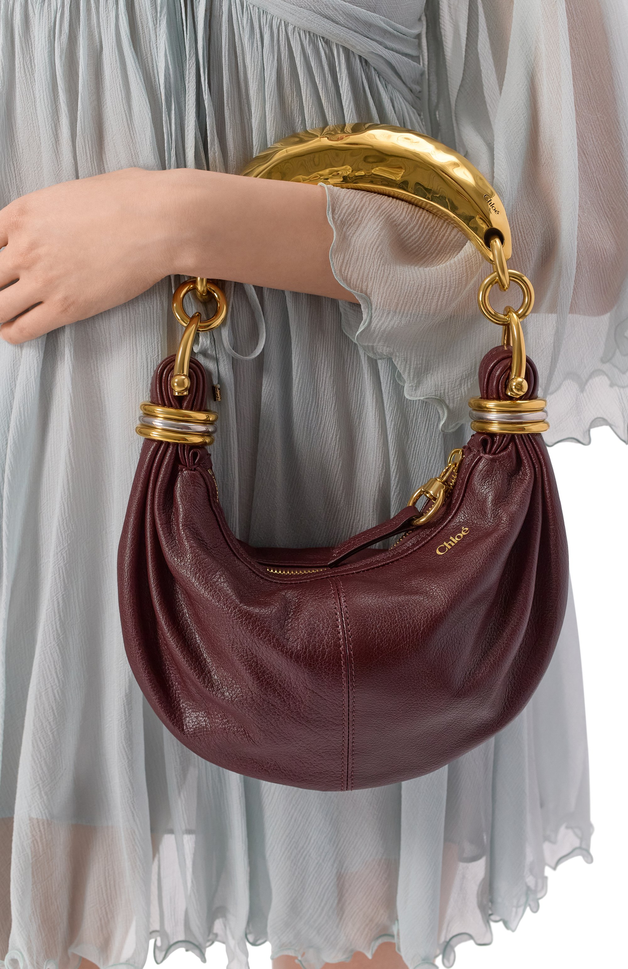 Сумка bracelet mini CHLOÉ бордового цвета по цене 329000 руб., арт. CH26SS626037, фото 2 Сумка bracelet mini CHLOÉ, арт. CH26SS626037, фото 2