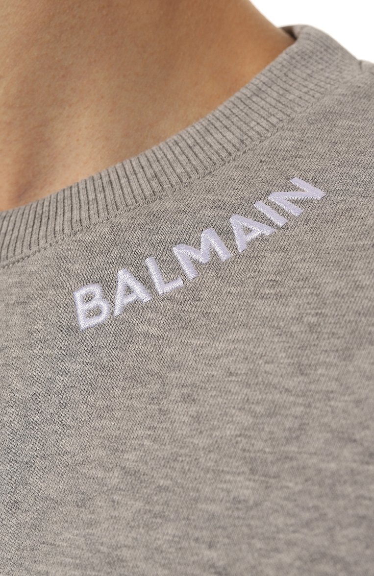 Мужской хлопковый свитшот BALMAIN серого цвета, арт. CH1JQ040/BC62 | Фото 5 (Материал внешний: Хлопок; Длина (для топов): Стандартные; Рукава: Длинные; Мужское Кросс-КТ: свитшот-одежда; Принт: Без принта; Стили: Спорт-шик; Автоматизация состава: Проставлено; Детали: Без декора; Автоматизация ТО: Проставлено)