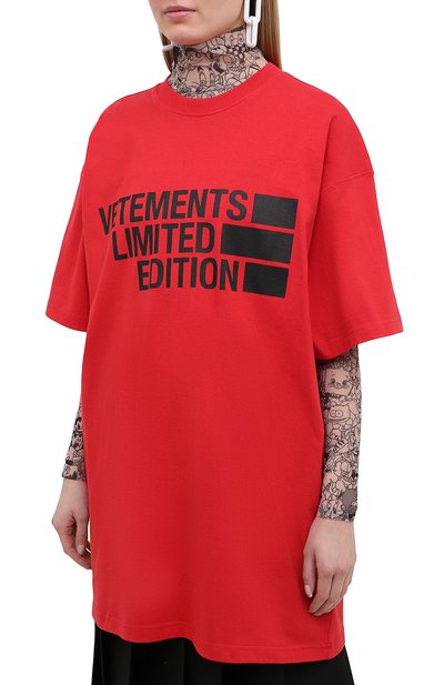 Хлопковая футболка VETEMENTS кораллового цвета по цене 47450 руб., арт. UE51TR810R 1611/W, фото 3 Хлопковая футболка VETEMENTS, арт. UE51TR810R 1611/W, фото 3
