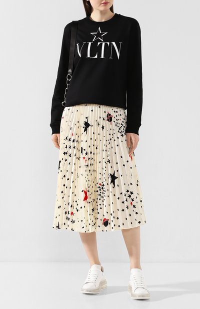 Хлопковый свитшот VALENTINO черного цвета по цене 59400 руб., арт. TB3MF05C5B3, фото 2 Хлопковый свитшот VALENTINO, арт. TB3MF05C5B3, фото 2