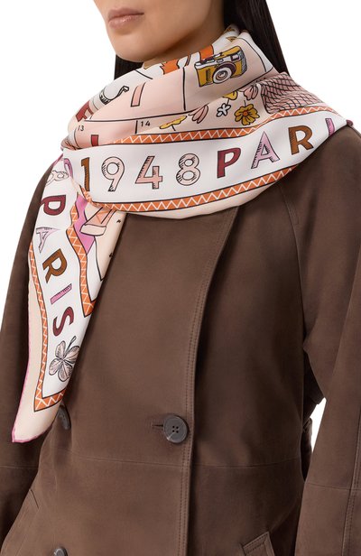 Шелковый платок LONGCHAMP светло-розового цвета по цене 46150 руб., арт. 50684GS0/GS0, фото 2 Шелковый платок LONGCHAMP, арт. 50684GS0/GS0, фото 2
