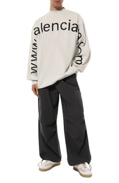Мужская хлопковый лонгслив BALENCIAGA белого цвета, арт. 739027/T0V01 | Фото 2 (Рукава: Длинные; Длина (для топов): Удлиненные; Материал внешний: Хлопок; Принт: С принтом; Стили: Кэжуэл; Кросс-КТ: Джерси; Мужское Кросс-КТ: Футболка-одежда)