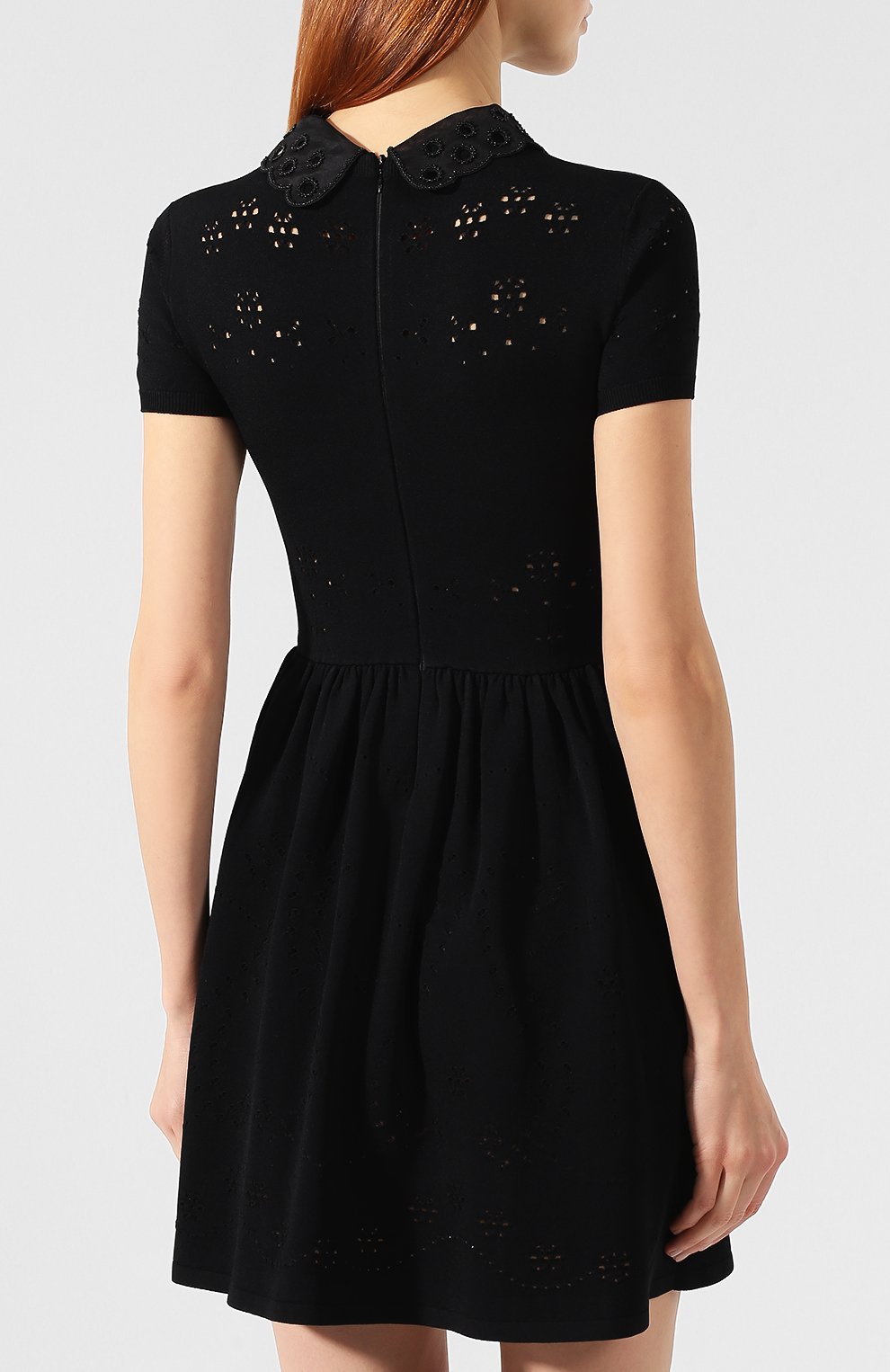 Платье из вискозы VALENTINO черного цвета по цене 229000 руб., арт. RB3KDA07LWG, фото 4 Платье из вискозы VALENTINO, арт. RB3KDA07LWG, фото 4