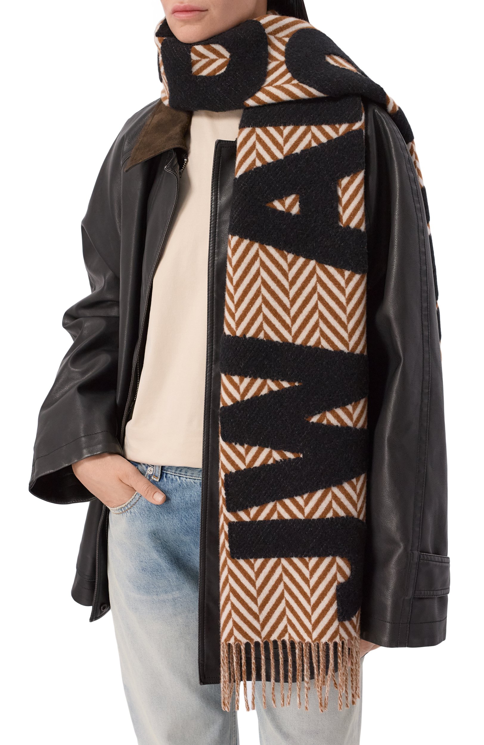 Шерстяной шарф JW ANDERSON коричневого цвета по цене 49950 руб., арт. SA0011/FA0501, фото 2 Шерстяной шарф JW ANDERSON, арт. SA0011/FA0501, фото 2