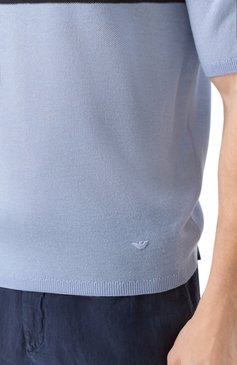Мужской пуловер EMPORIO ARMANI голубого цвета, арт. EM000675/AF14197 | Фото 5 (Длина (для топов): Стандартные; Рукава: Короткие; Материал внешний: Шерсть, Хлопок; Материал сплава: Проставлено; Драгоценные камни: Проставлено; Стили: Кэжуэл; Вырез: V-образный; Мужское Кросс-КТ: Пуловеры; Принт: Без принта)