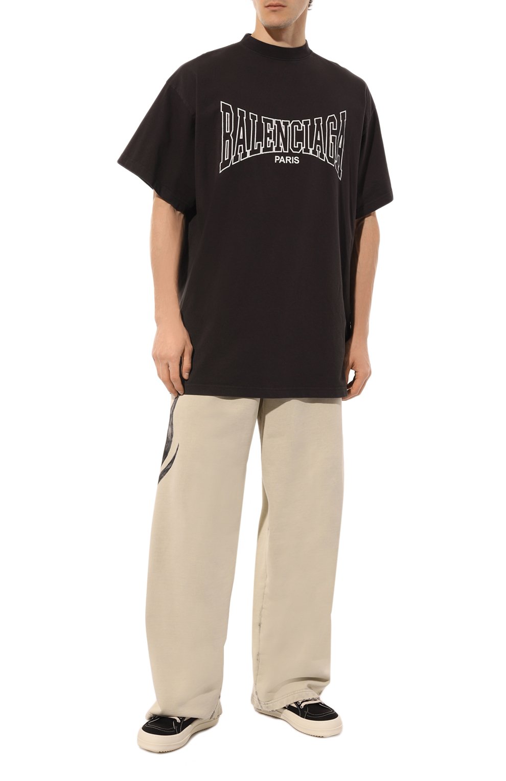 Хлопковая футболка BALENCIAGA черного цвета по цене 78900 руб., арт. 787349/TRVH5, фото 2 Хлопковая футболка BALENCIAGA, арт. 787349/TRVH5, фото 2