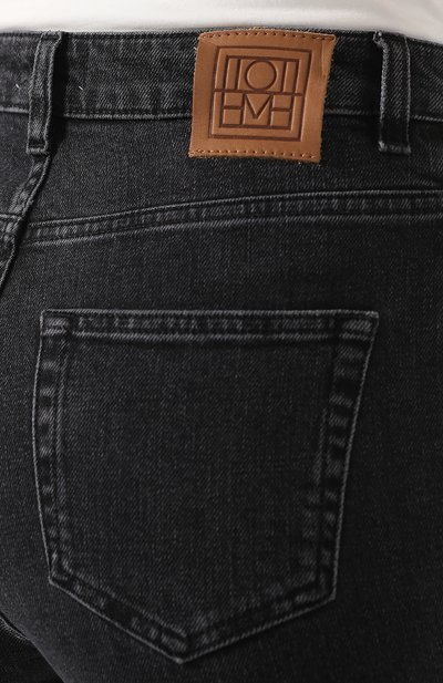 Джинсы с потертостями TOTEME серого цвета по цене 14350 руб., арт. STANDARD DENIM 1806-2446, фото 5 Джинсы с потертостями TOTEME, арт. STANDARD DENIM 1806-2446, фото 5