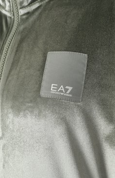 Женский бархатный костюм EA7 светло-зеленого цвета, арт. 6DTV64/TJZDZ | Фото 6 (Длина (для топов): Стандартные; Материал сплава: Проставлено; Драгоценные камни: Проставлено; Рукава: Длинные; Длина (брюки, джинсы): Стандартные; Стили: Спорт-шик; Кросс-КТ: костюм; Случай: Повседневный; Материал внешний: Синтетический материал)