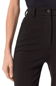 Женские брюки из вискозы DOLCE & GABBANA черного цвета, арт. FTDADT/FUGN7 | Фото 5 (Материал внешний: Вискоза; Матер�иал сплава: Проставлено; Драгоценные камни: Проставлено; Длина (брюки, джинсы): Удлиненные; Силуэт Ж (брюки и джинсы): Расклешенные; Случай: Формальный; Женское Кросс-КТ: Брюки-одежда; Стили: Классический)