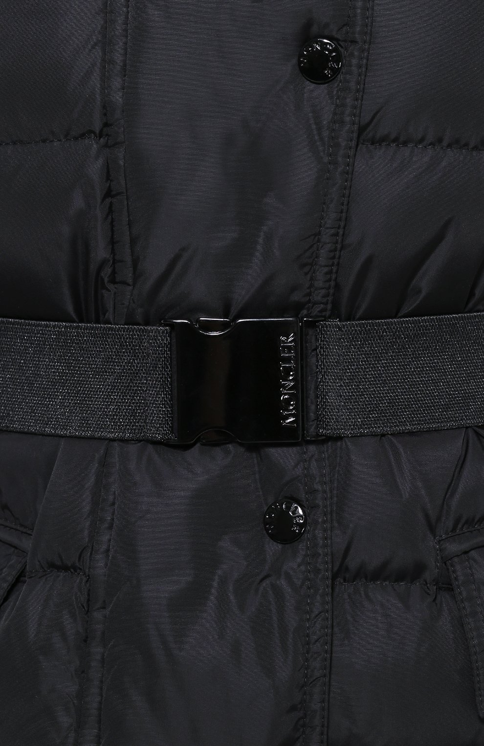 Стеганый пуховик с меховой отделкой капюшона и поясом MONCLER черного цвета по цене 183500 руб., арт. B2-093-46877-25-68065, фото 5 Стеганый пуховик с меховой отделкой капюшона и поясом MONCLER, арт. B2-093-46877-25-68065, фото 5
