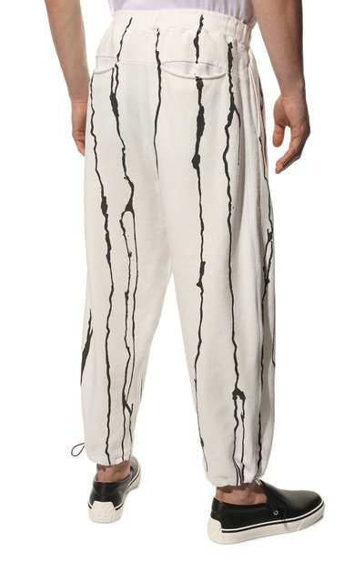 Хлопковые джоггеры KAZUYUKI KUMAGAI белого цвета по цене 62200 руб., арт. VP21-327, фото 4 Хлопковые джоггеры KAZUYUKI KUMAGAI, арт. VP21-327, фото 4