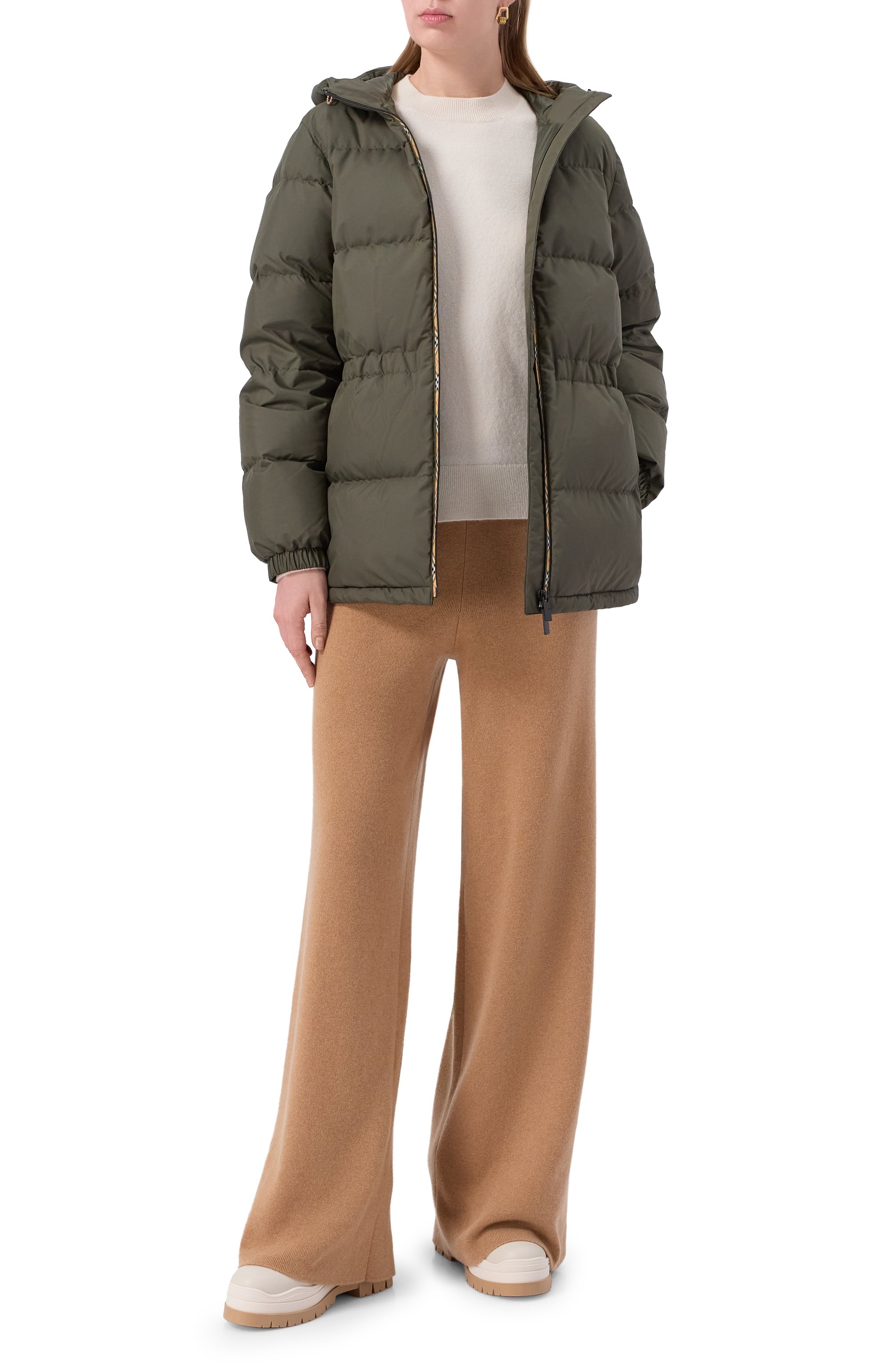 Пуховик BURBERRY хаки цвета по цене 229500 руб., арт. 8110246, фото 2 Пуховик BURBERRY, арт. 8110246, фото 2