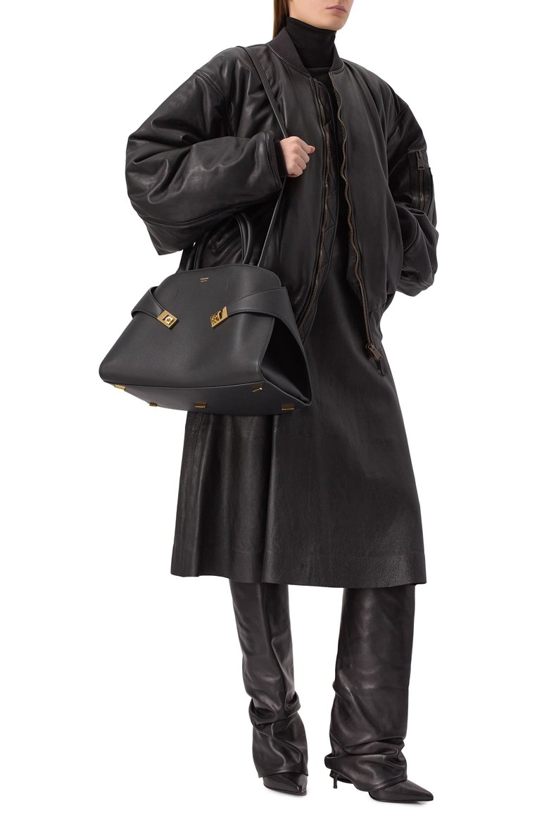 Женская сумка hug large FERRAGAMO черного цвета, арт. 215921/766591 | Фото 7 (Ремень/цепочка: На ремешке; Материал: Натуральная кожа; Размер: large; Автоматизация ТО: Проставлено; Автоматизация состава: Проставлено)