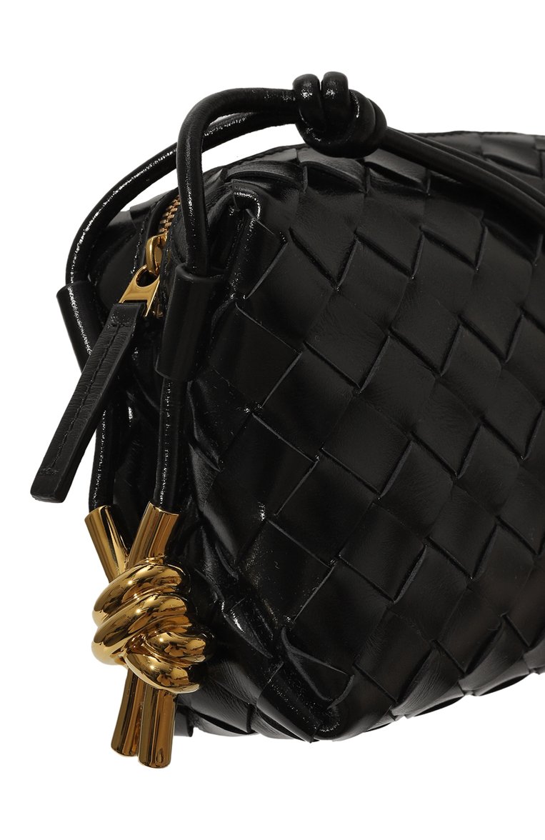 Женская сумка loop mini BOTTEGA VENETA черного цвета, арт. 736125-V2GV1 | Фото 3 (Размер: mini; Материал сплава: Проставлено; Драгоценные камни: Проставлено; Ремень/цепочка: На ремешке; Материал: Натуральная кожа)