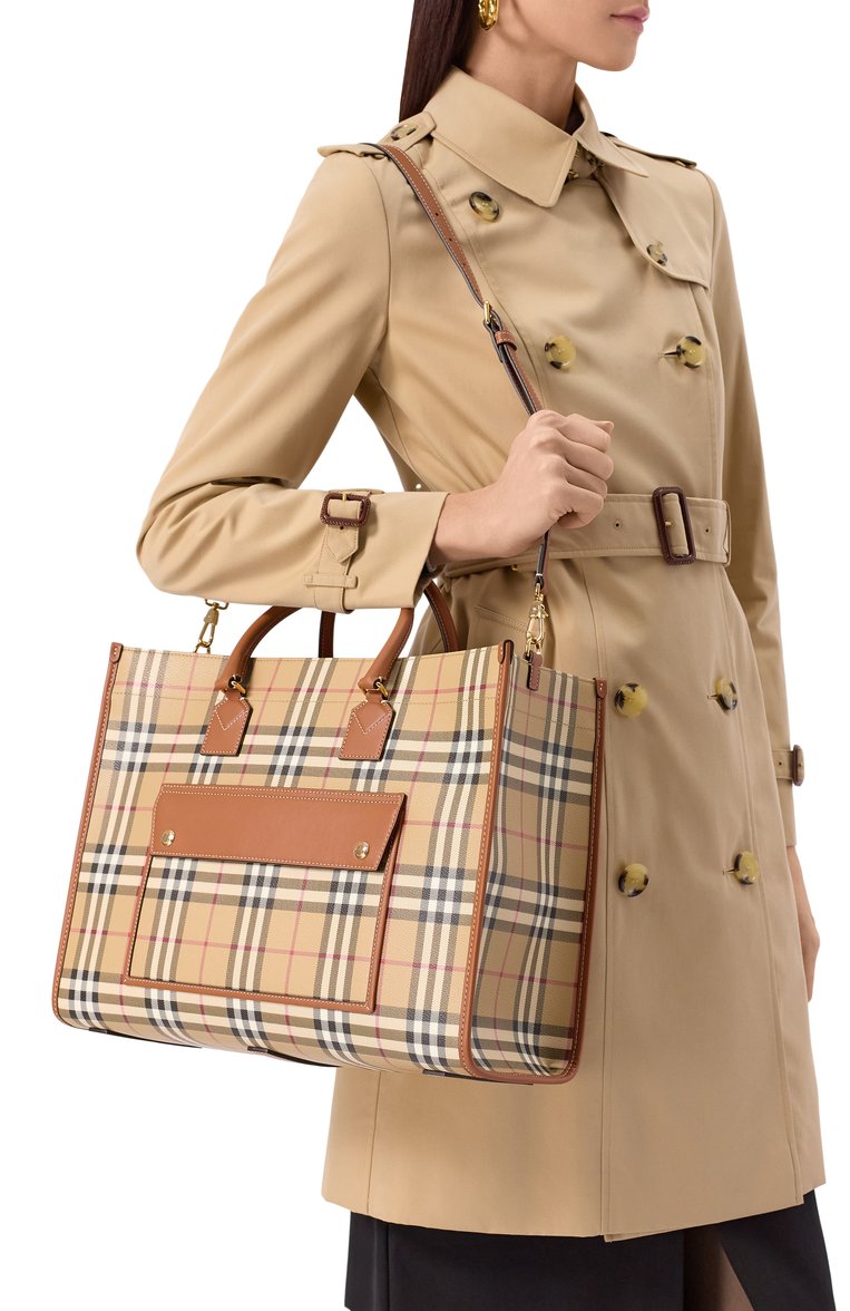 Женская сумка-тоут freya medium BURBERRY бежевого цвета, арт. 8097568 | Фото 2 (Размер: medium; Драгоценные камни: Проставлено; Материал сплава: Проставлено; Мат�ериал: Экокожа)