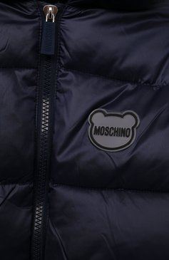 Детского утепленная куртка MOSCHINO темно-синего цвета, арт. MUS02Q/L3A32 | Фото 3 (Нос: Не проставлено; Материал сплава: Проставлено; Материал внешний: Синтетический материал; Материал подклада: Хлопок; Кросс-КТ НВ: Верхняя одежда-одежда; Тематический товар: Teddy Bear)