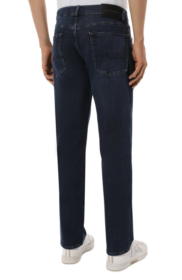 Мужские джинсы standard 7 FOR ALL MANKIND темно-синего цвета, арт. JSMNE050GL | Фото 4 (Длина (брюки, джинсы): Стандартные; Материал внешний: Хлопок, Деним; Кросс-КТ: Деним; Силуэт М (брюки): Прямые; Детали: Делаве; Стили: Повседневный; Автоматизация состава: Проставлено; Автоматизация ТО: Проставлено)
