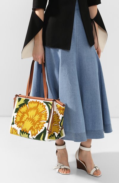 Сумка-тоут cushion LOEWE желтого цвета по цене 255000 руб., арт. 303.50AB90, фото 2 Сумка-тоут cushion LOEWE, арт. 303.50AB90, фото 2