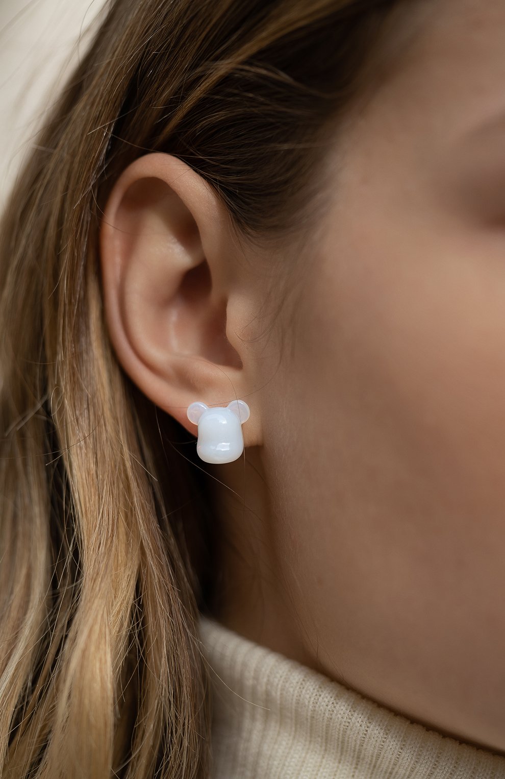 Серьги bearbrick BACCARAT белого цвета по цене 59950 руб., арт. 2 814 122, фото 2 Серьги bearbrick BACCARAT, арт. 2 814 122, фото 2