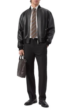 Мужской кожаный бомбер BURBERRY черного цвета, арт. 8091757 | Фото 2 (Материал подклада: Купро; Материал внешний: Натуральная кожа; Длина (верхняя одежда): Короткие; Рукава: Длинные; Кросс-КТ: Легкие, бомбер; Стили: Кэжуэл; Мужское Кросс-КТ: Кожа и замша; Принт: Без принта; Автоматизация ТО: Проставлено; Автоматизация состава: Проставлено; Детали: Без декора)