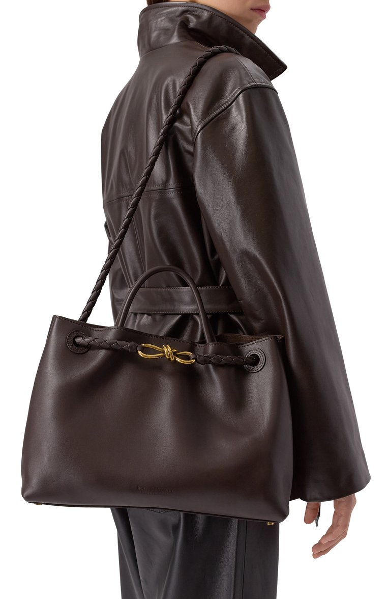 Женская сумка andiamo BOTTEGA VENETA коричневого цвета, арт. 810214 V4O92 | Фото 2 (Материал: Натуральная кожа; Размер: large)