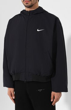 Мужской куртка nike x fear of god NIKELAB черного цвета, арт. BV4408-010 | Фото 3 (Кросс-КТ: Куртка, бомбер; Рукава: Длинные; Материал внешний: Синтетический материал; Принт: С принтом; Материал сплава: Проставлено; Стили: Спорт-шик; Ювелирные украшения: Назначено; Драгоценные камни: Проставлено; Длина (верхняя одежда): Короткие; Статус проверки: Проверена категория)