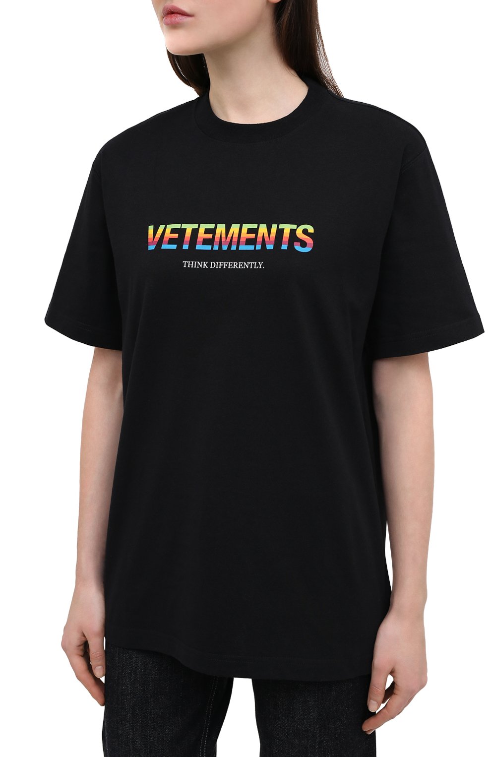 Хлопковая футболка VETEMENTS черного цвета по цене 42550 руб., арт. UE51TR620B 1611/W, фото 3 Хлопковая футболка VETEMENTS, арт. UE51TR620B 1611/W, фото 3