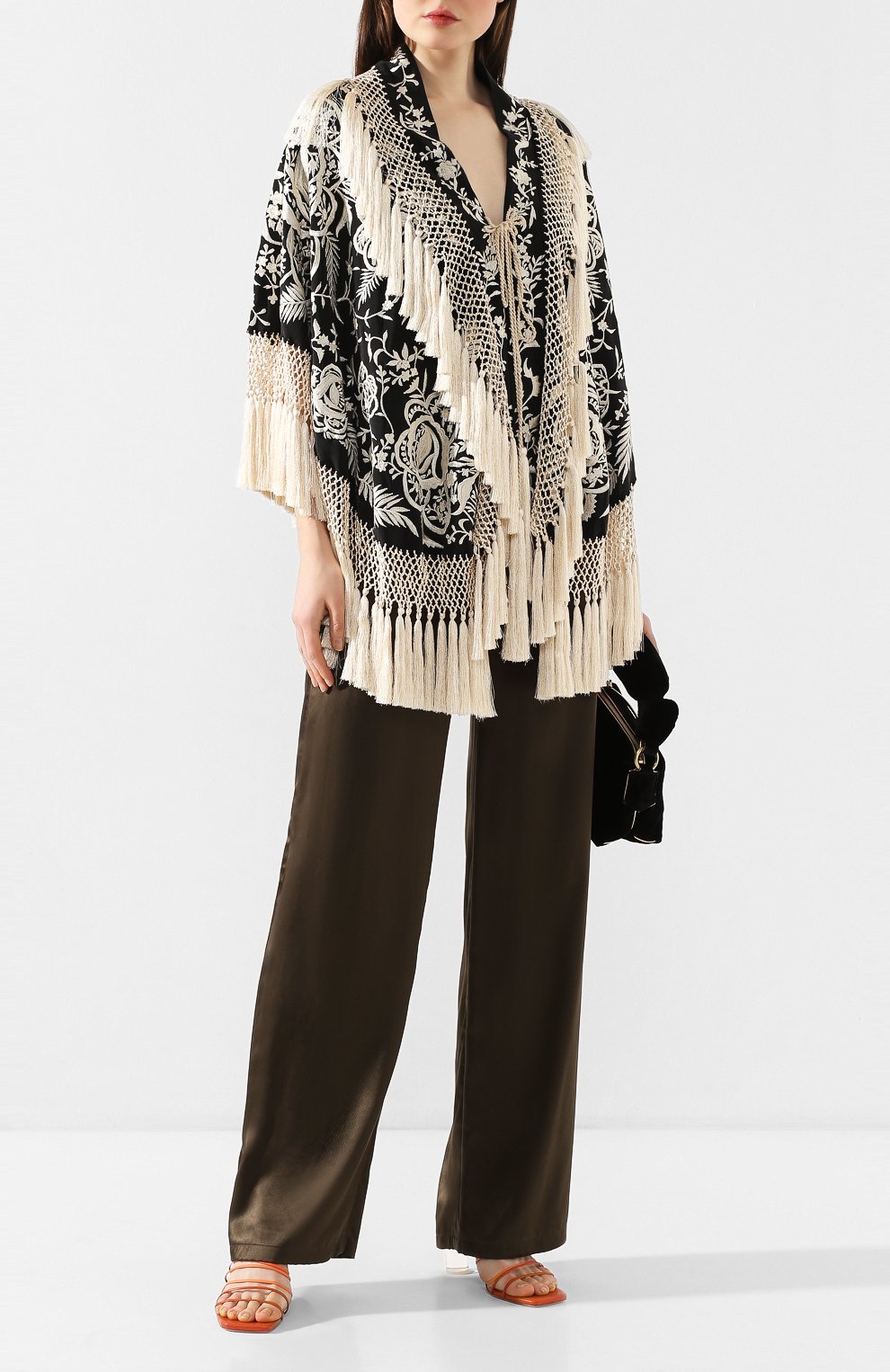 Шелковая накидка DRIES VAN NOTEN черно-белого цвета по цене 155500 руб., арт. 201-31307-9303, фото 2 Шелковая накидка DRIES VAN NOTEN, арт. 201-31307-9303, фото 2