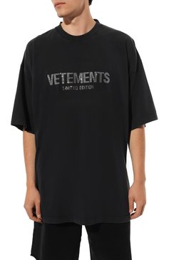 Мужского хлопковая футболка VETEMENTS черного цвета, арт. UE54TR180B | Фото 7 (Региональные ограничения белый список (Axapta Mercury): Не проставлено; Принт: С принтом; Нос: Не проставлено; Материал внешний: Хлопок; Стили: Спорт-шик; Женское Кросс-КТ: Футболка-одежда)