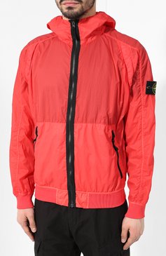 Мужской бомбер STONE ISLAND кораллового цвета, арт. 701541931 | Фото 3 (Кросс-КТ: Куртка, бомбер; Материал внутренний: Не назначено; Принт: Без принта; Рукава: Короткие; Материал внешний: Синтетический материал; Материал сплава: Проставлено; Мужское Кросс-КТ: Верхняя одежда; Драгоценные камни: Проставлено; Длина (верхняя одежда): Короткие; Стили: Кэжуэл)