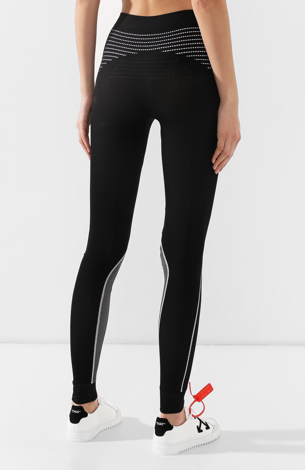 Легинсы OFF-WHITE черно-белого цвета по цене 24100 руб., арт. 0WCD011S19D860701001, фото 4 Легинсы OFF-WHITE, арт. 0WCD011S19D860701001, фото 4