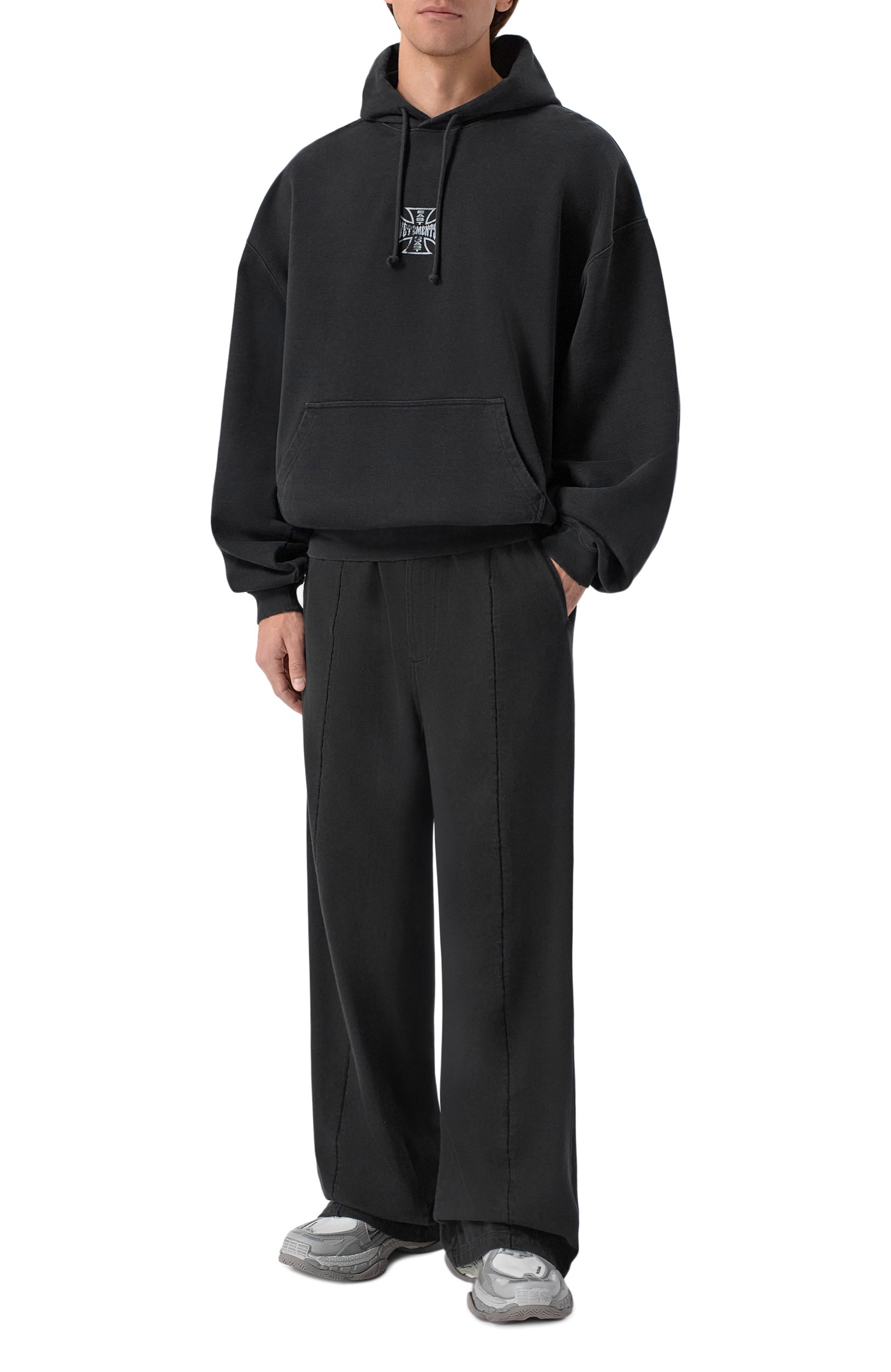 Хлопковое худи VETEMENTS черного цвета по цене 109500 руб., арт. MH27HD193B, фото 2 Хлопковое худи VETEMENTS, арт. MH27HD193B, фото 2