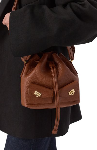 Сумка multipocket FERRAGAMO коричневого цвета по цене 131000 руб., арт. 220915/785879, фото 2 Сумка multipocket FERRAGAMO, арт. 220915/785879, фото 2