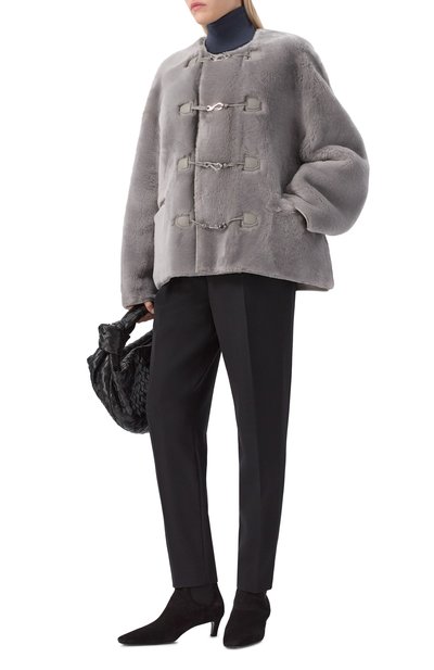 Дубленка из овчины TOTEME серого цвета по цене 362000 руб., арт. 254-WR00150-LE0165, фото 2 Дубленка из овчины TOTEME, арт. 254-WR00150-LE0165, фото 2