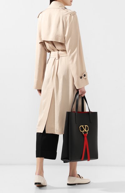 Сумка-тоут vring VALENTINO черного цвета по цене 295000 руб., арт. RW0B0D73/UZQ, фото 2 Сумка-тоут vring VALENTINO, арт. RW0B0D73/UZQ, фото 2
