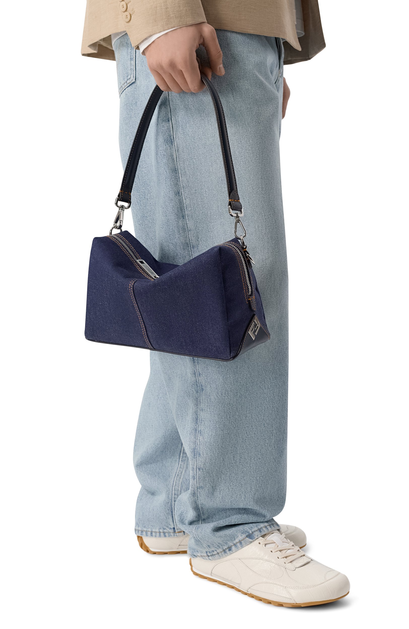 Сумка lui medium FENDI темно-синего цвета по цене 289500 руб., арт. 7VA672/B08X, фото 2 Сумка lui medium FENDI, арт. 7VA672/B08X, фото 2