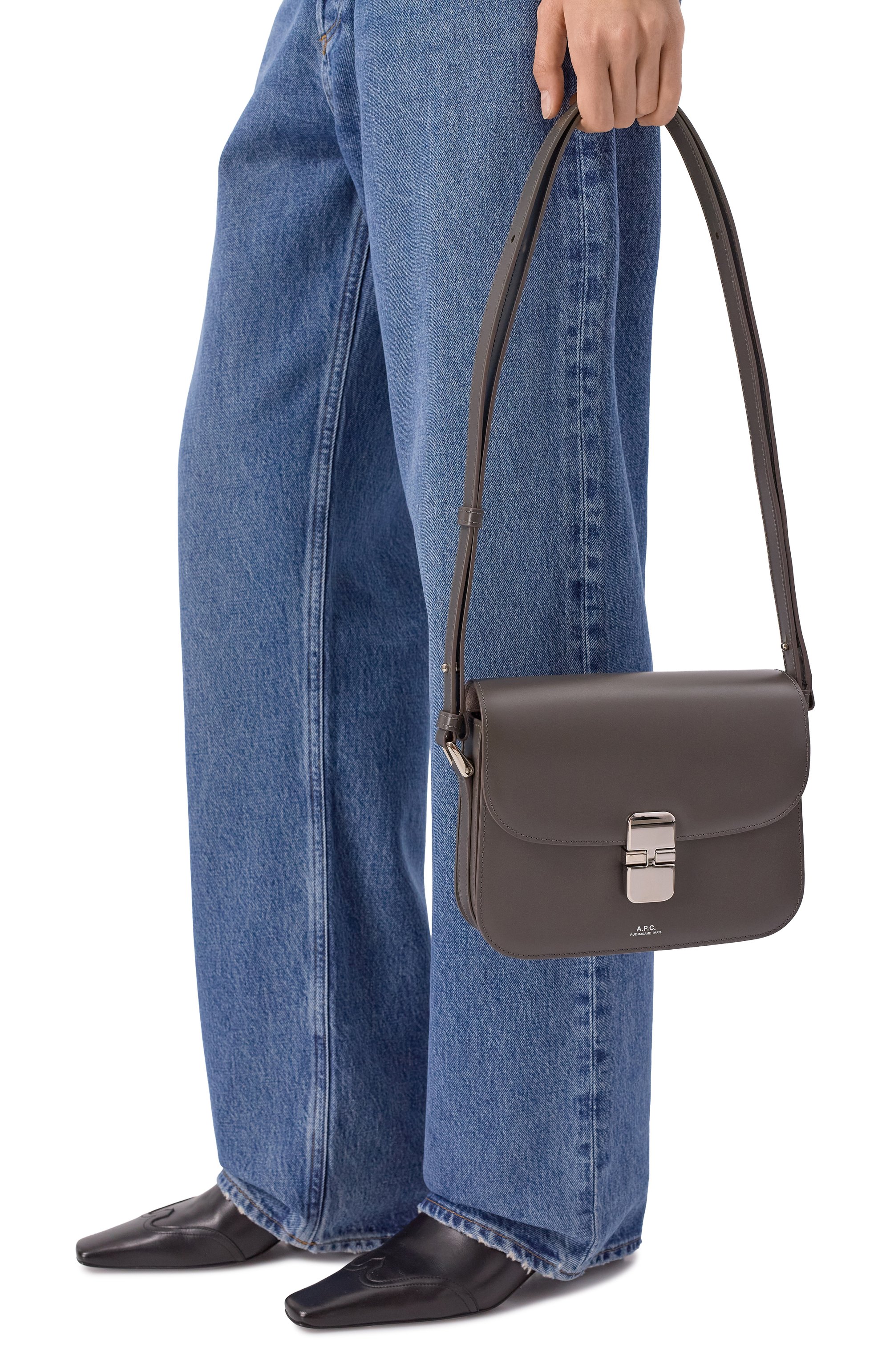 Сумка grace small A.P.C. темно-серого цвета по цене 89750 руб., арт. F61413/PXBVN, фото 2 Сумка grace small A.P.C., арт. F61413/PXBVN, фото 2