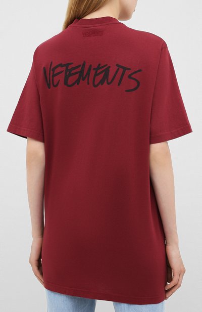 Хлопковая футболка VETEMENTS бордового цвета по цене 35950 руб., арт. UAH21TR619 1600/W, фото 4 Хлопковая футболка VETEMENTS, арт. UAH21TR619 1600/W, фото 4