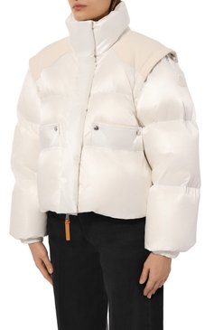 Женский пуховик MONCLER белого цвета, арт. 1A000-04-M2005 | Фото 3 (Длина (верхняя одежда): Короткие; Материал подклада: Синтетический материал; Материал утеплителя: Пух и перо; Рукава: Длинные; Драгоценные камни: Проставлено; Материал сплава: Проставлено; Кросс-КТ: Пухови�к; Стили: Кэжуэл)