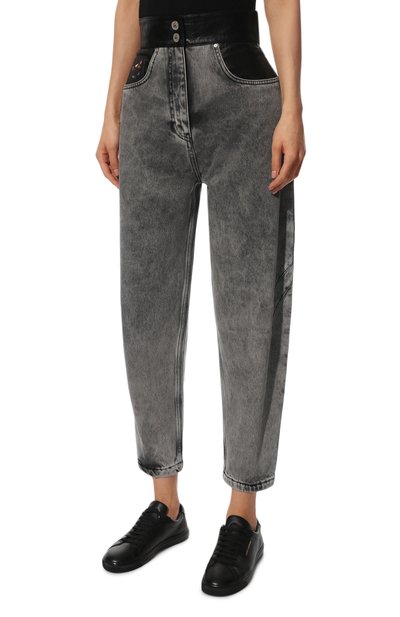 Джинсы ULYANA SERGEENKO серого цвета по цене 120000 руб., арт. PNT005SS21Denim 0028дж, фото 3 Джинсы ULYANA SERGEENKO, арт. PNT005SS21Denim 0028дж, фото 3