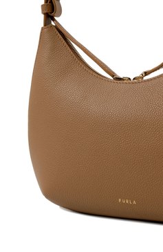 Женская сумка furla goccia small FURLA бежевого цвета, арт. WB01500/BX3353 | Фото 3 (Размер: small; Материал сплава: Проставлено; Ремень/цепочка: На ремешке; Материал: Натуральная кожа; Драгоценные камни: Проставлено)