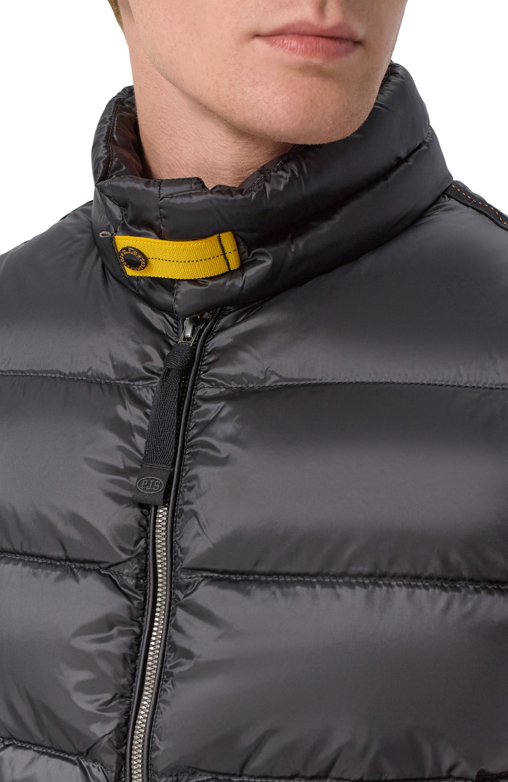 Пуховый жилет PARAJUMPERS черного цвета по цене 58050 руб., арт. 26WMPMPUSX01, фото 5 Пуховый жилет PARAJUMPERS, арт. 26WMPMPUSX01, фото 5