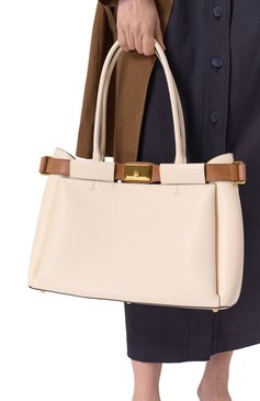 Женская сумка iris large FURLA кремового цвета, арт. WB01462/BX3197 | Фото 2 (Драгоценные камни: Проставлено; Материал сплава: Проставлено; Размер: large; Материал: Натуральная кожа)