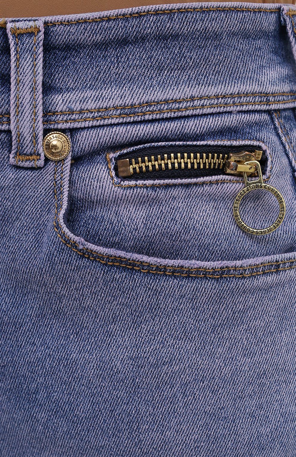Джинсы VERSACE JEANS COUTURE голубого цвета по цене 35300 руб., арт. A1HWA0X0-WDP509/AR97Y, фото 5 Джинсы VERSACE JEANS COUTURE, арт. A1HWA0X0-WDP509/AR97Y, фото 5