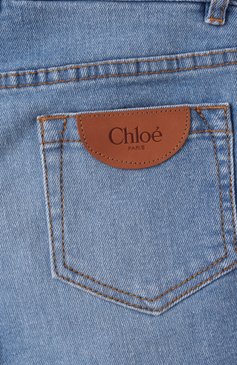 Детские джинсы CHLOÉ голубого цвета, арт. C20459 | Фото 3 (Нос: Не проставлено; Детали: Потертости; Материал внешний: Хлопок; Автоматизация состава: Проставлено; Ростовка одежда: 7 лет | 122 см, 13 - 15 лет | 158 см, 4 года | 104 см, 5 лет | 110 см, 9 лет | 134 см, 12 лет | 152 см)